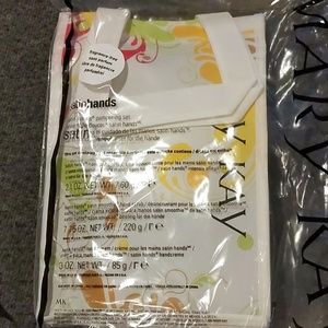 Mary Kay Satin Hands Set